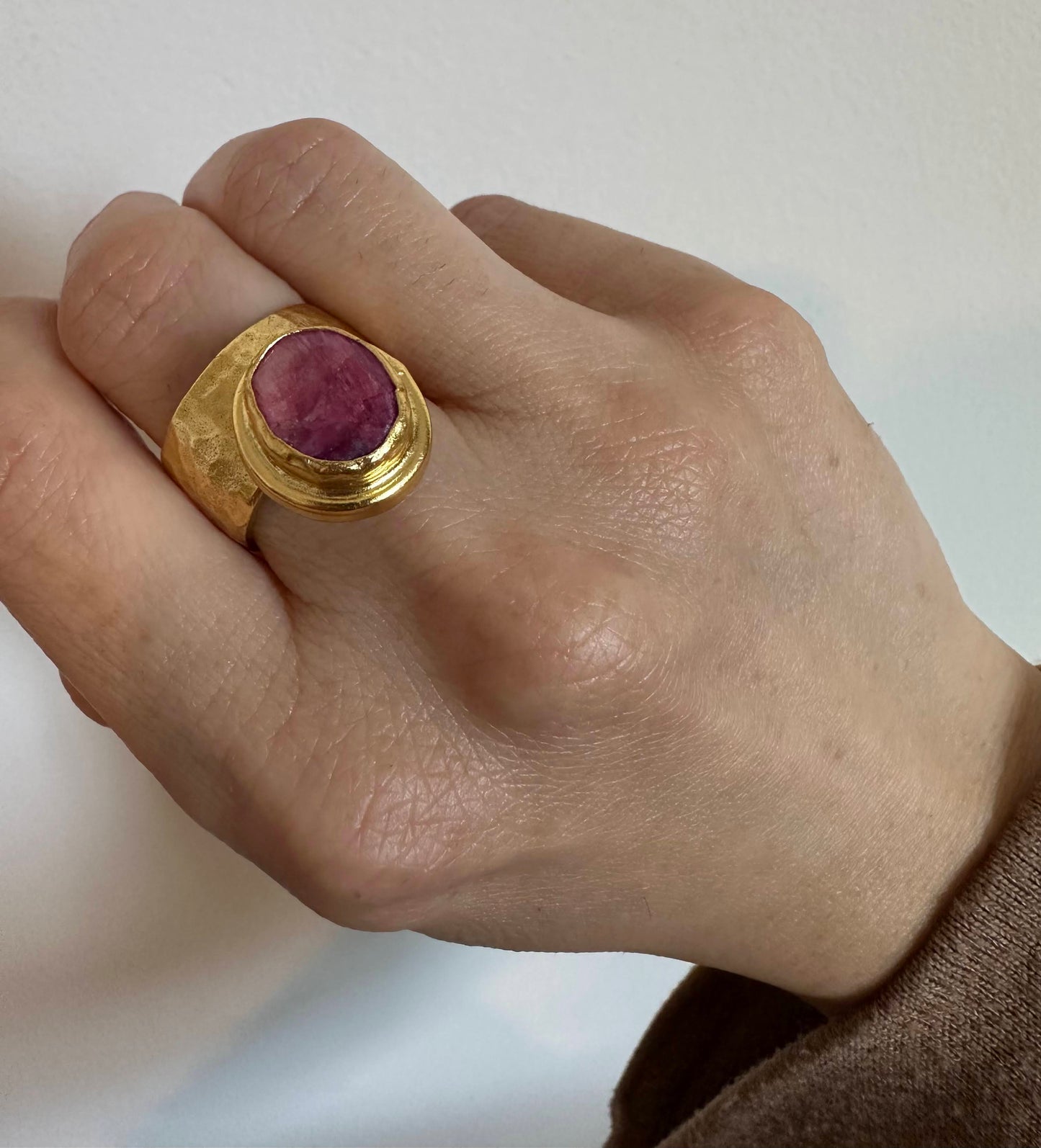 Gul Gold and Ruby Hammer-finished Ring