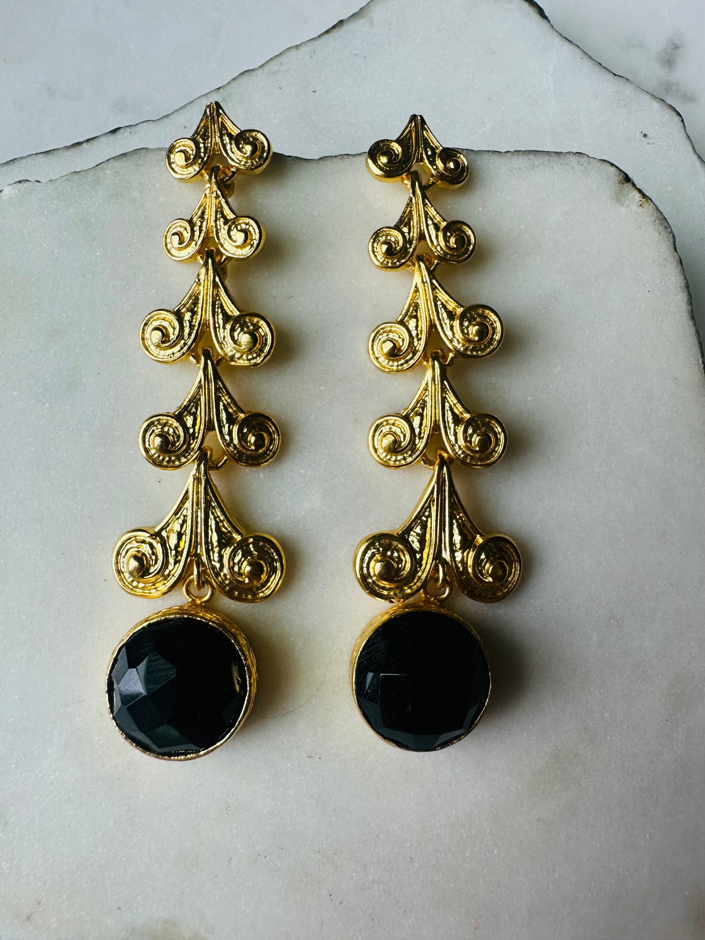 Nehir Onyx Gold Linked Earrings