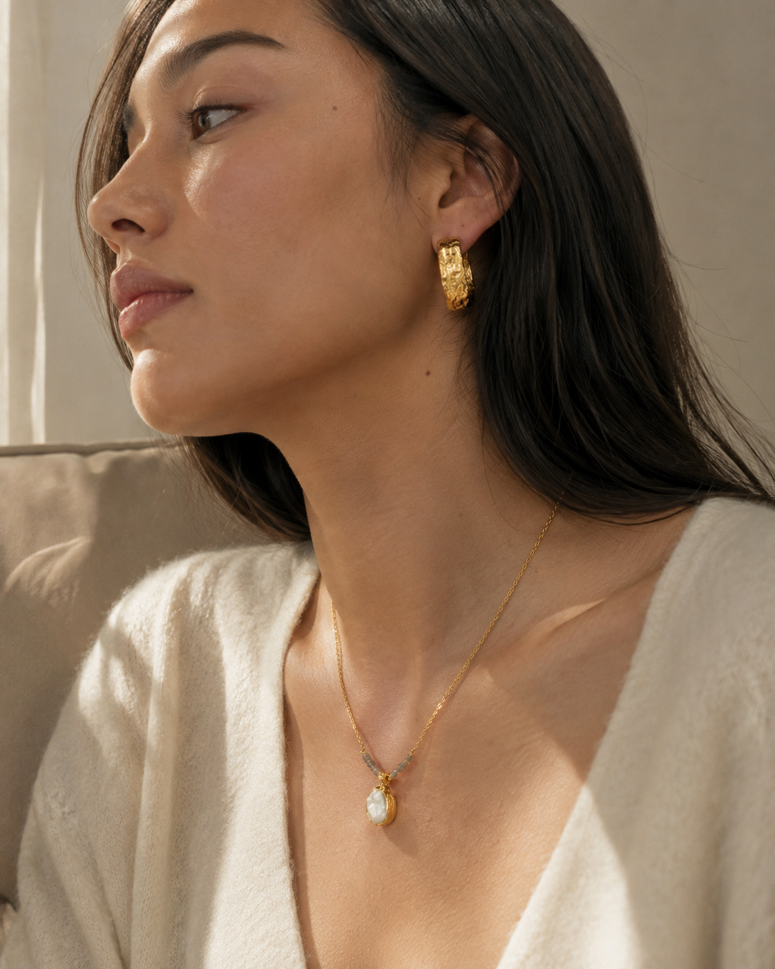 Artisanal gold-plated minimal gray Beaded flat pearl pendant Necklace on model 