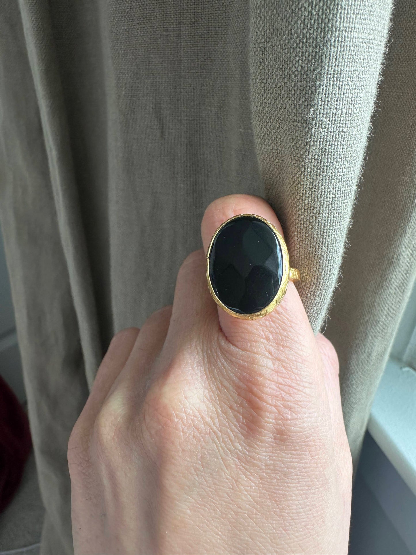 Oval Gold and Onyx Ring