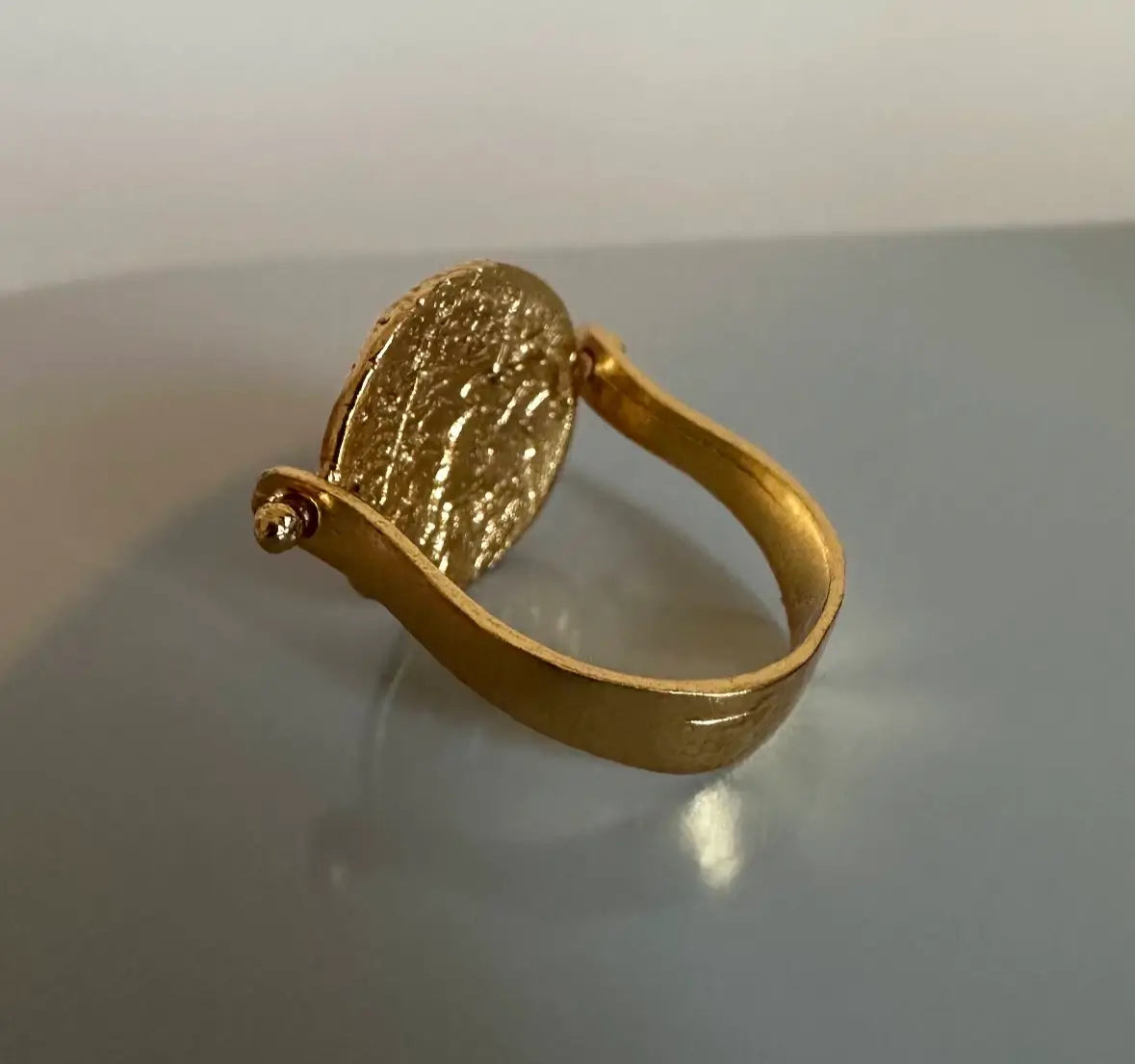 Waterproof Timeless vintage gold-plated heirloom flip coin Ring 