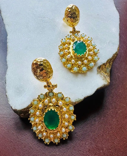High-end designer earrings with emerald and pearl 