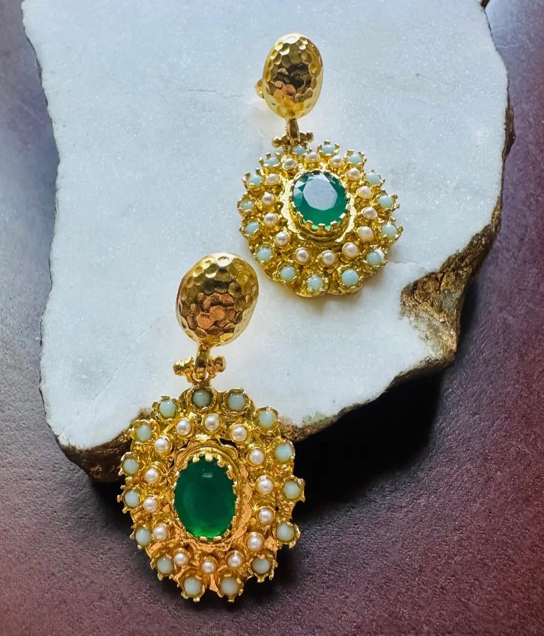 Elegant sustainable designer Gold-plated emerald and pearl earrings 