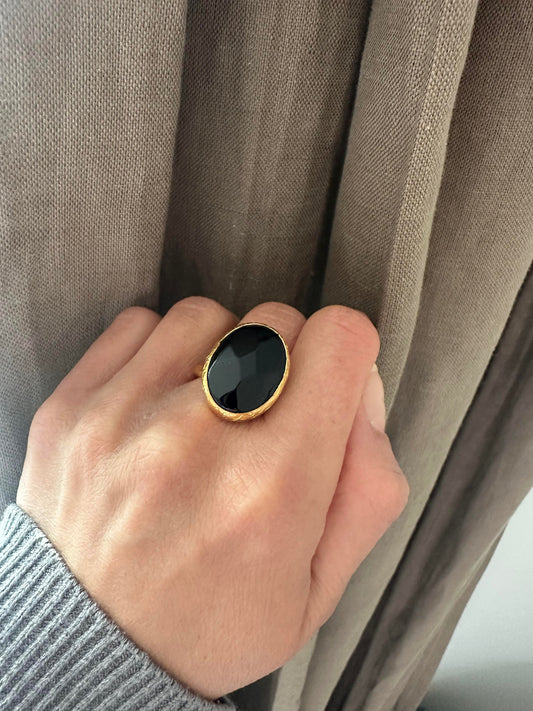 Oval Gold and Onyx Ring