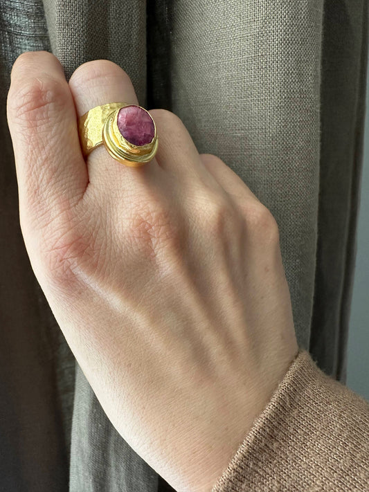 Gul Gold and Ruby Hammer-finished Ring