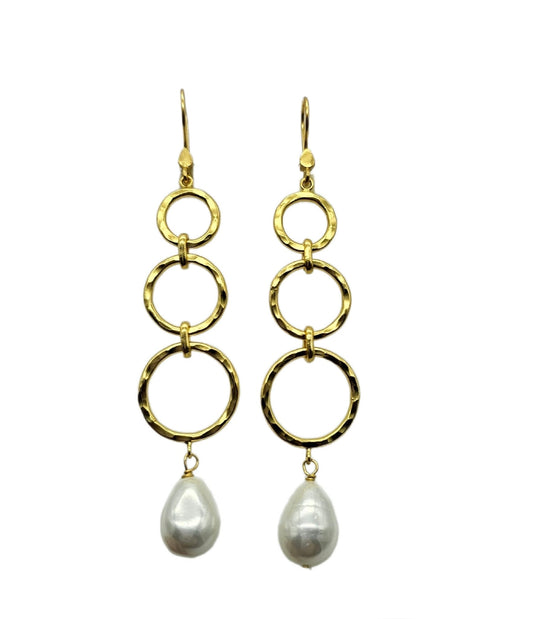 21k gold plated brass hammer finished rings link with pearl drop to form dangle earrings