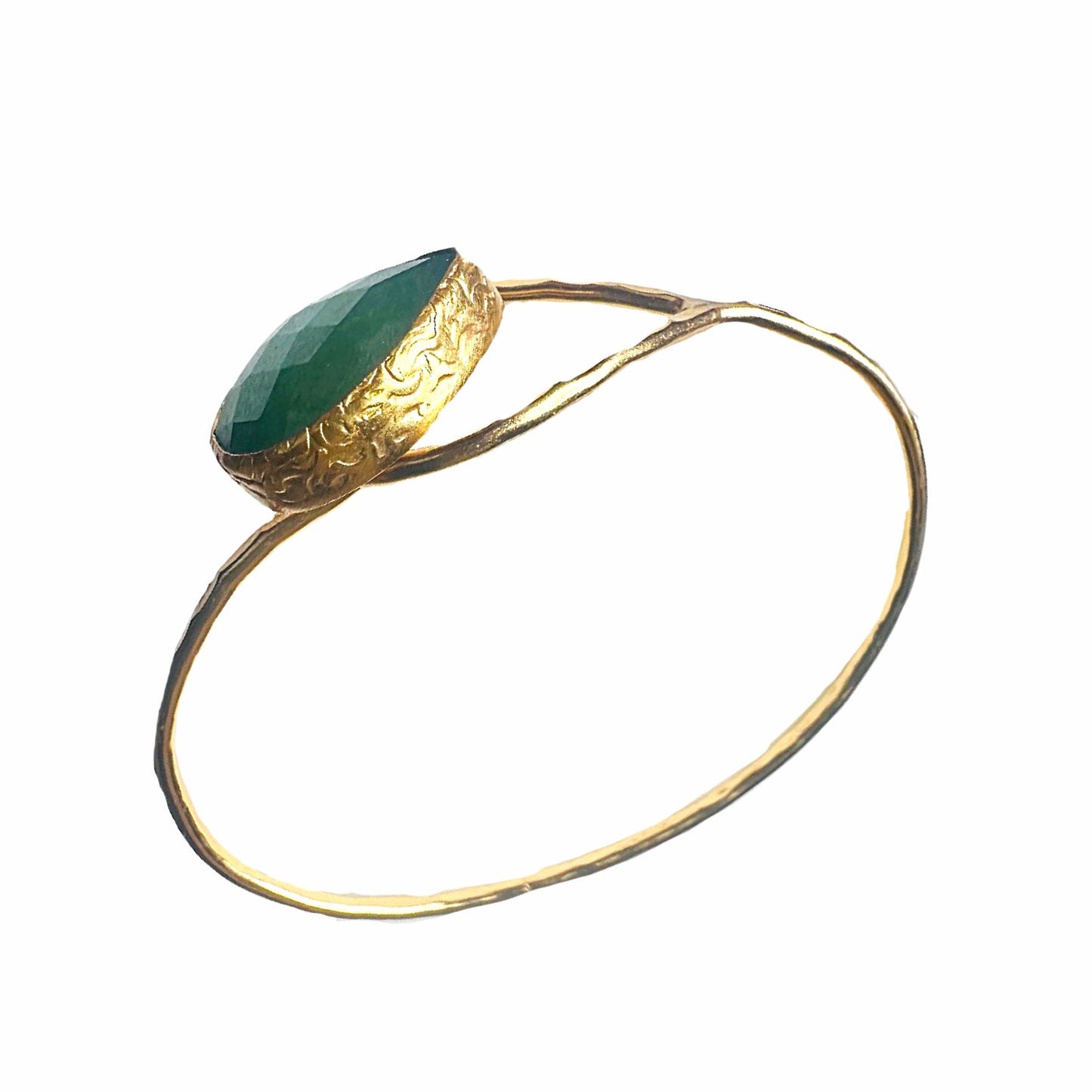 Hammer finished gold-plated green quartz teardrop Loop bracelet Facing side 