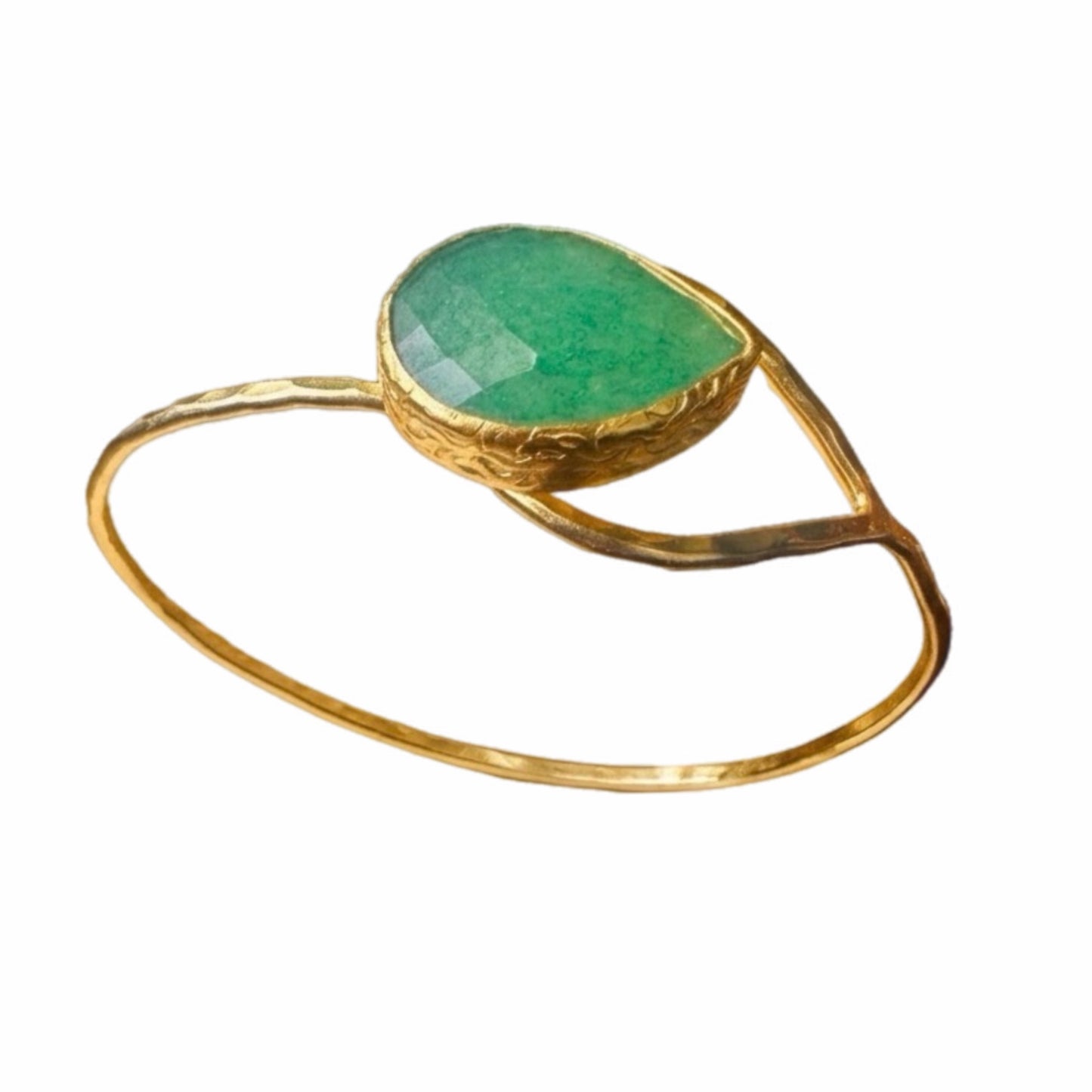 Hammer finished gold-plated green quartz teardrop Loop bracelet facing up 