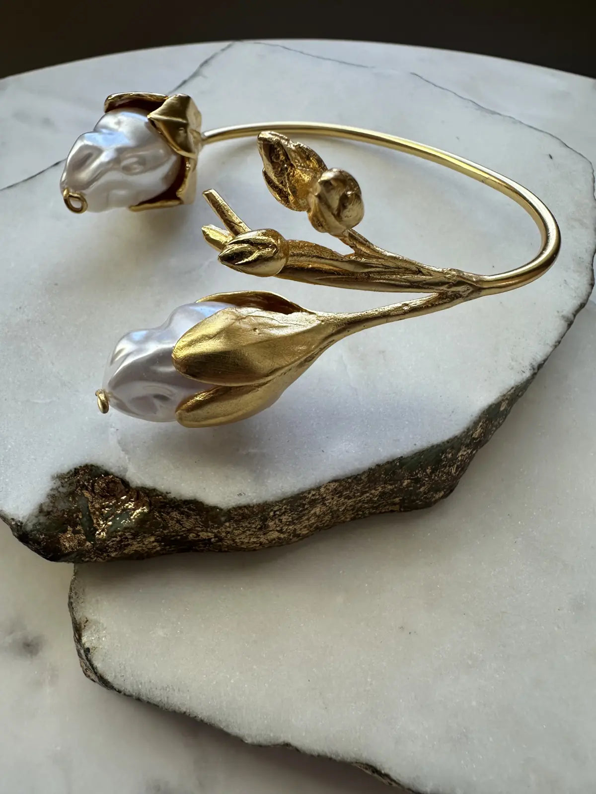 Handmade Gold-plated cuff bangle with floral design and baroque pearls 