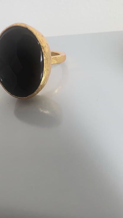Oval Gold and Onyx Ring