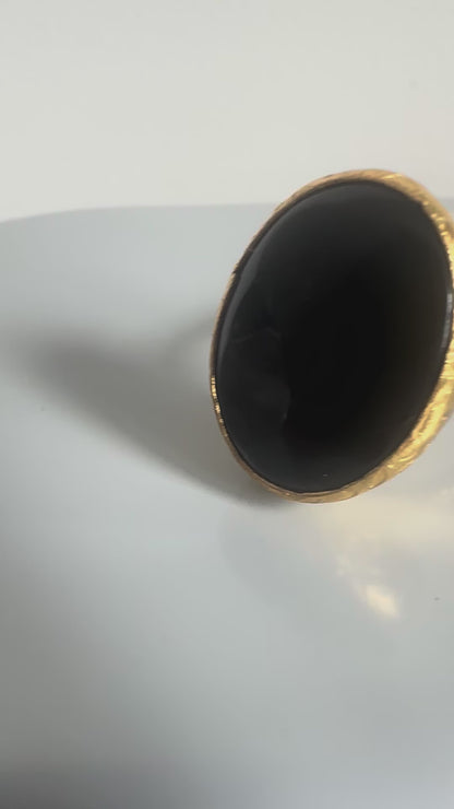Oval Gold and Onyx Ring