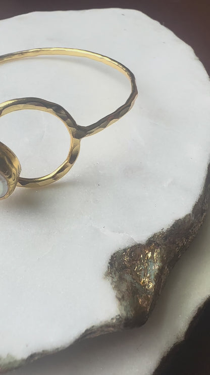 Flat Pearl Loop Bracelet